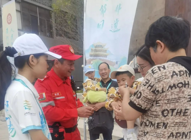 “岳阳温度”从来不是一句口号，而是服务于大街小巷的这群可爱的人！