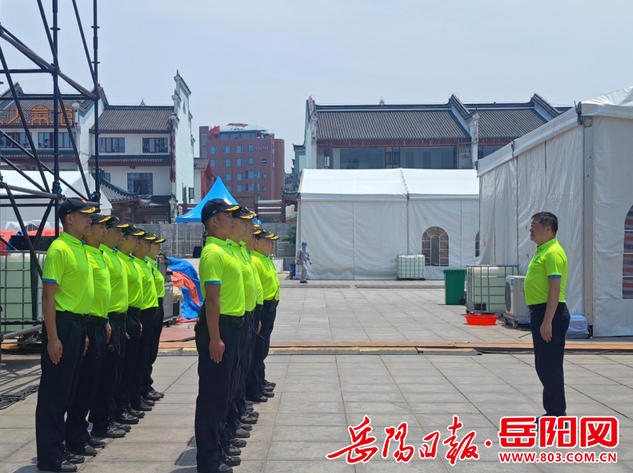 旅发大会上的暖心 “志愿红”：守护美好，传递温情